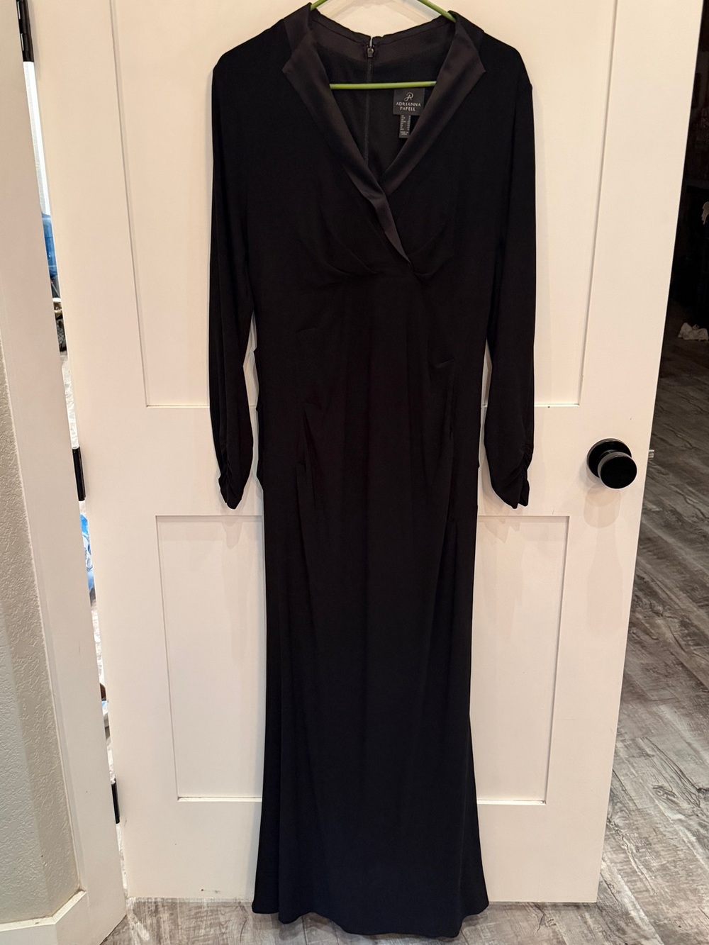 Adrianna Papell 12 Black Long Sleeve V-Neck Maxi Tuxedo Dress